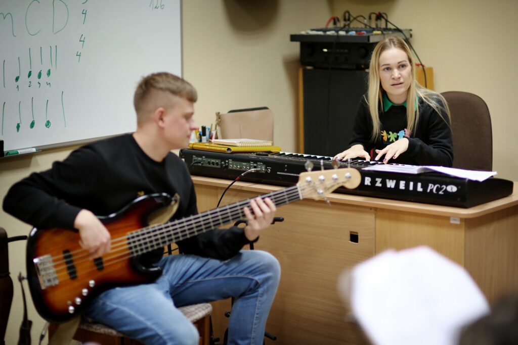 Justė ir Simas Gitaros ir dainavimo studija